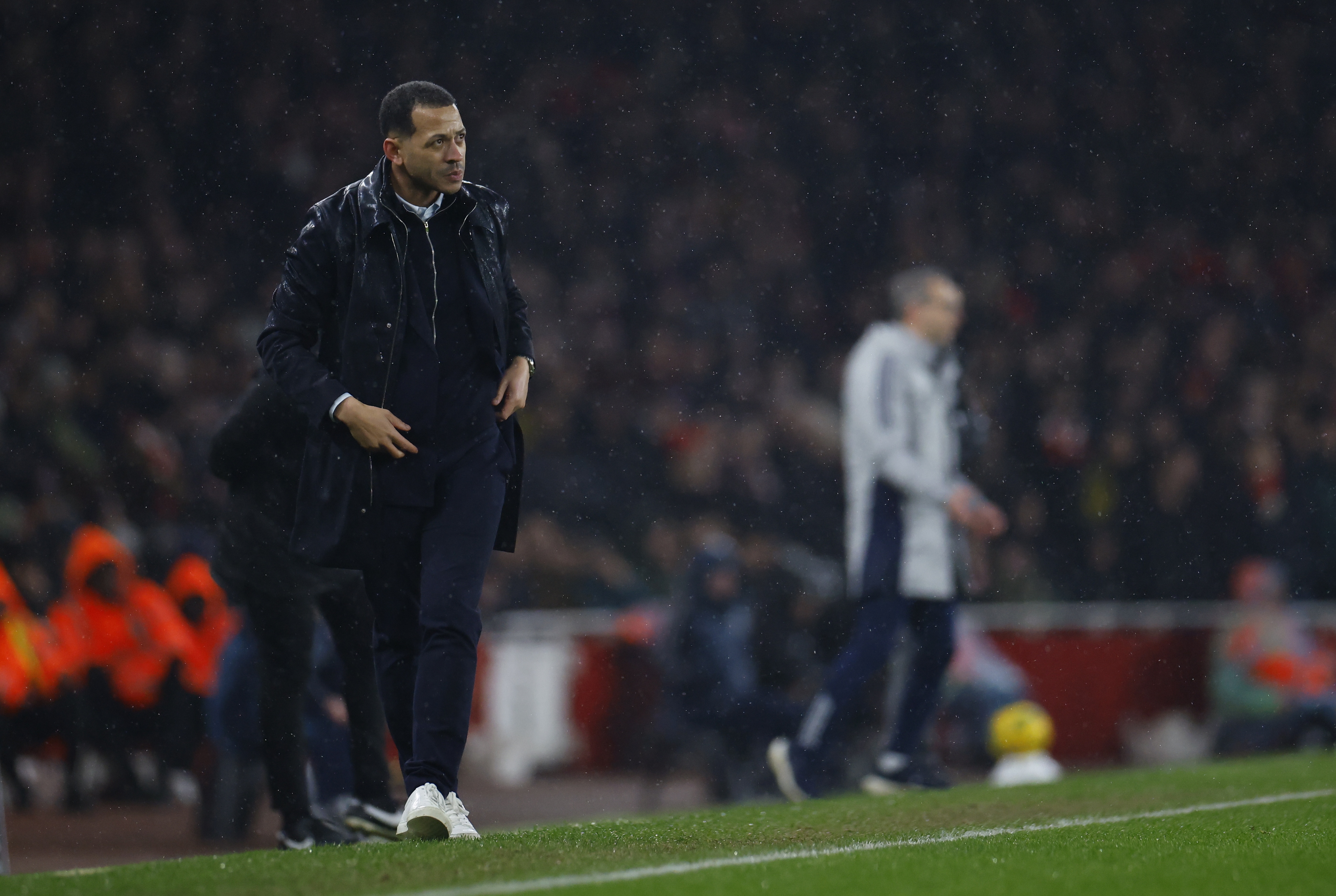 开云官网-电讯报：切尔西打击球员非必要吃牌行为，尤其希望杜绝抗议行为