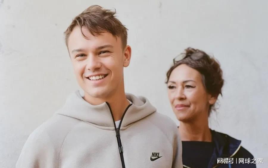 鲁内母亲指责丹麦在中东危机期间将他们遗弃在迪拜：令人失望至极