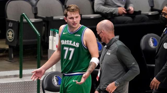 开云登录-如何防守东契奇？三大悍将建议 警惕后撤步三分